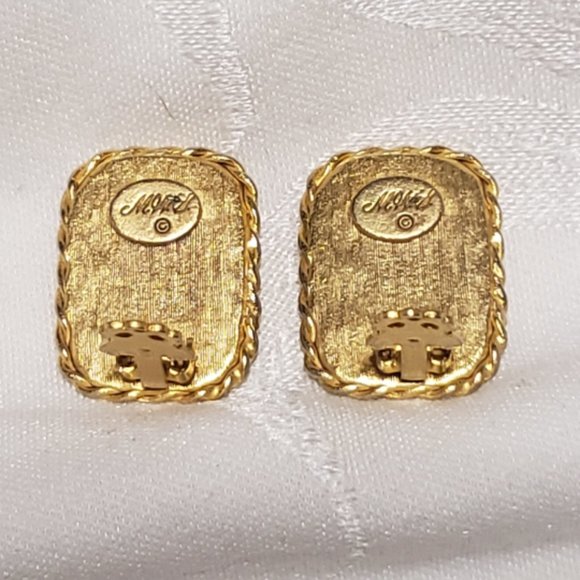 Vintage Clip-On Earrings, MWS Gold Tone Clip on Earrings Vintage 1980's - Picture 3 of 5